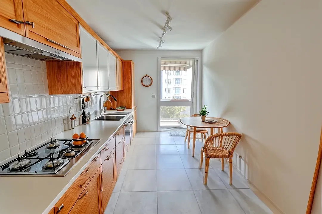 À vendre : Appartement lumineux 3 pièces 75 m² avec parking à Lyon 8 