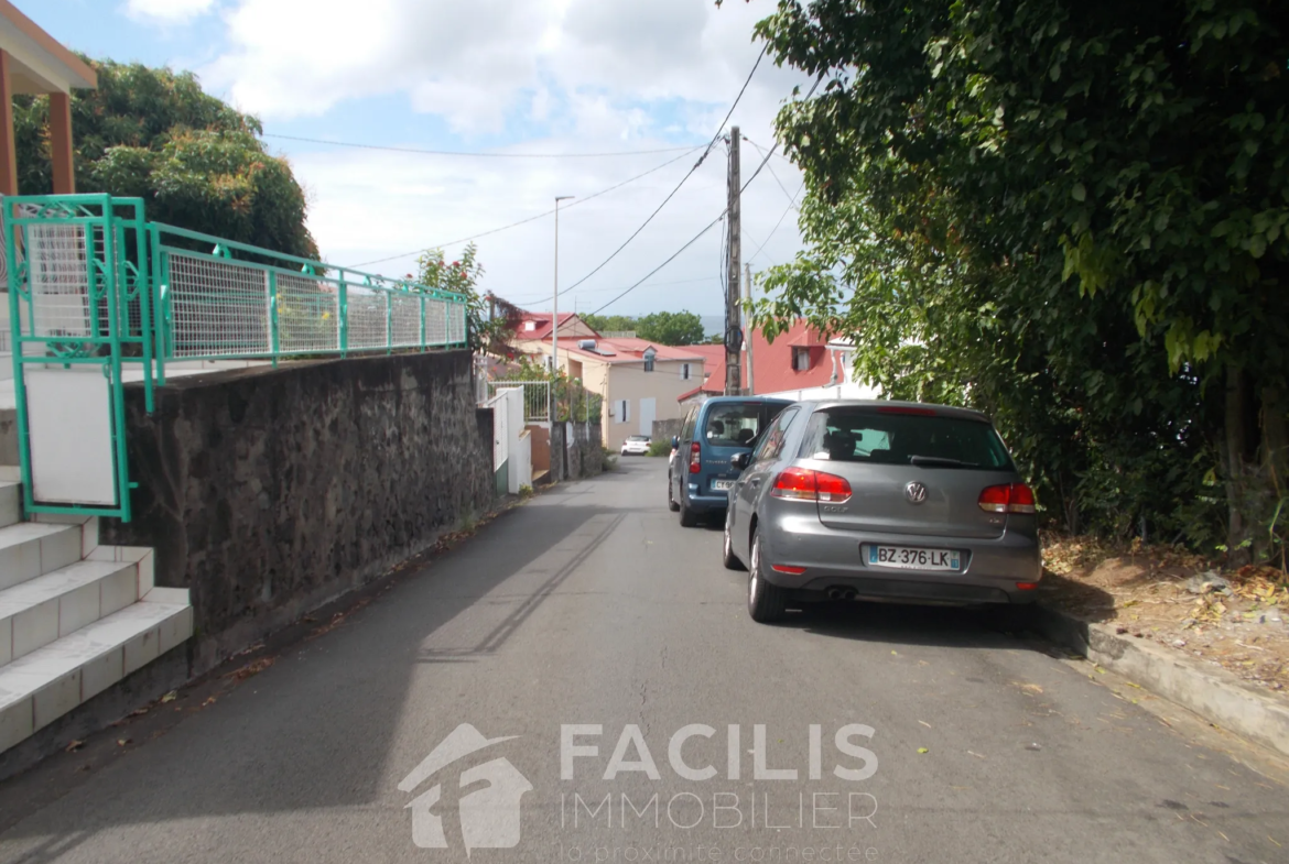 Maison à Prix Négociable à Basse-Terre avec Vue Mer 