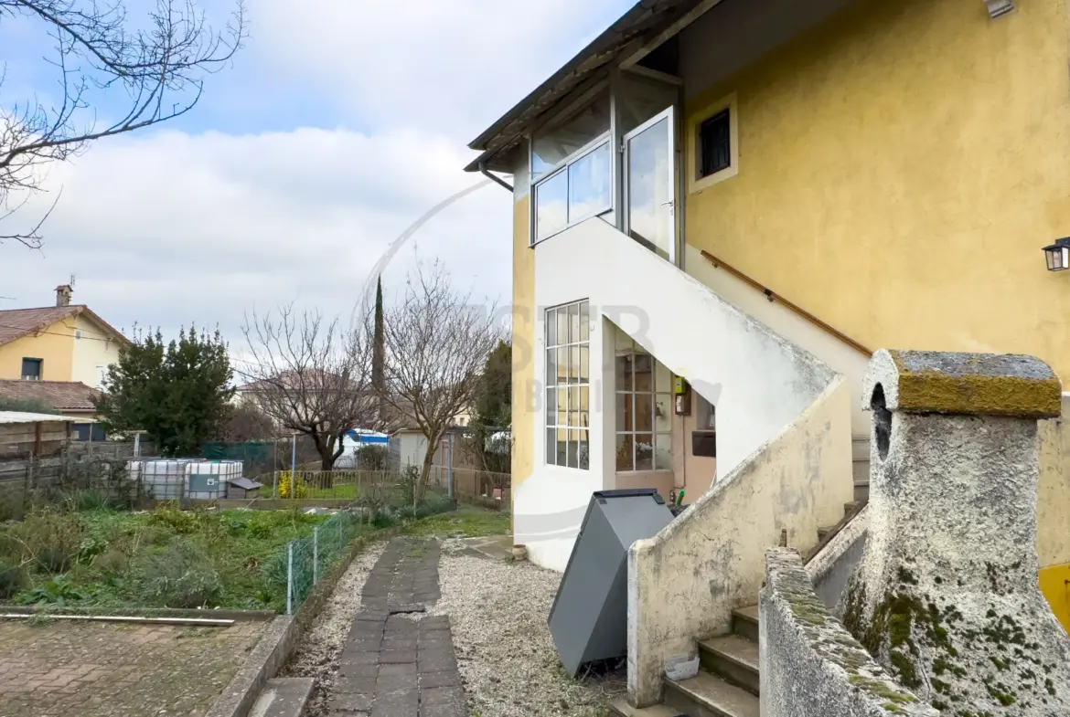 Appartement rénové de 54 m² avec 534 m² de terrain à La Voulte-sur-Rhône 