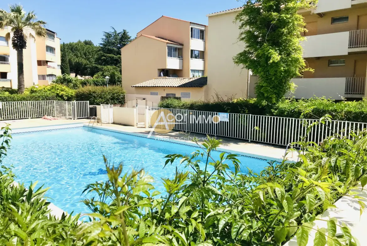 Vente studio lumineux à Sanary sur Mer avec parking privé 