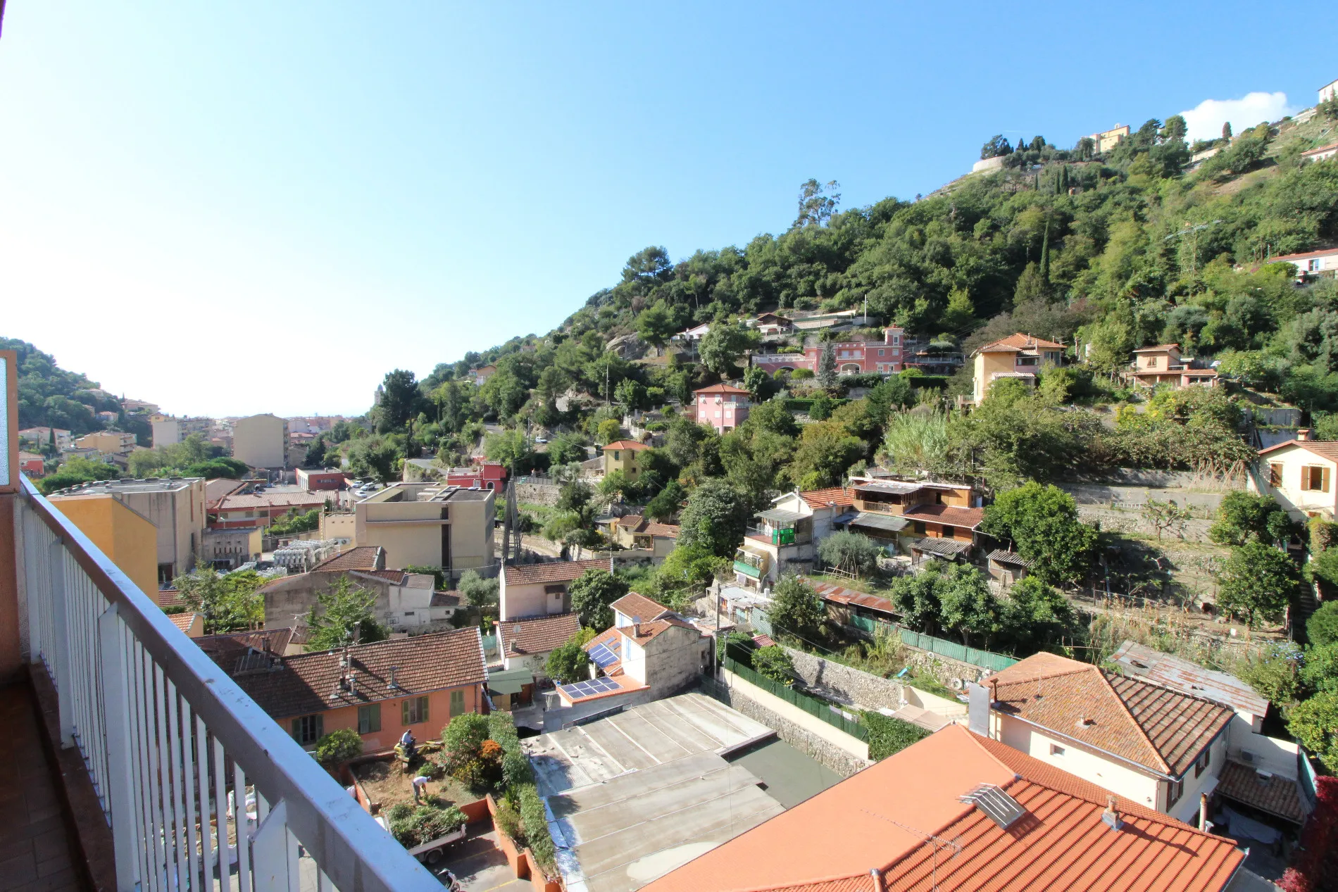 Studio dernier étage à Menton - Calme et vue panoramique 