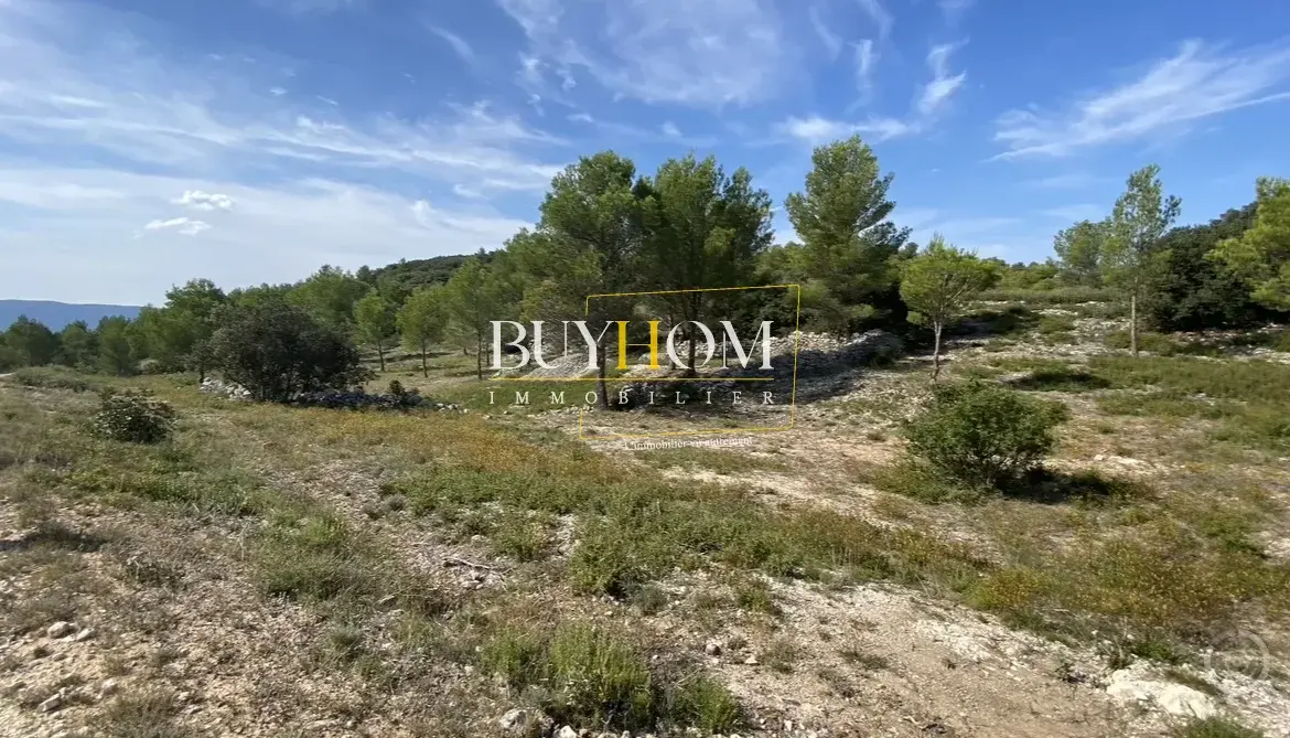 Terrain de Loisirs de 9 570 m² à Lagnes en Zone Naturelle 