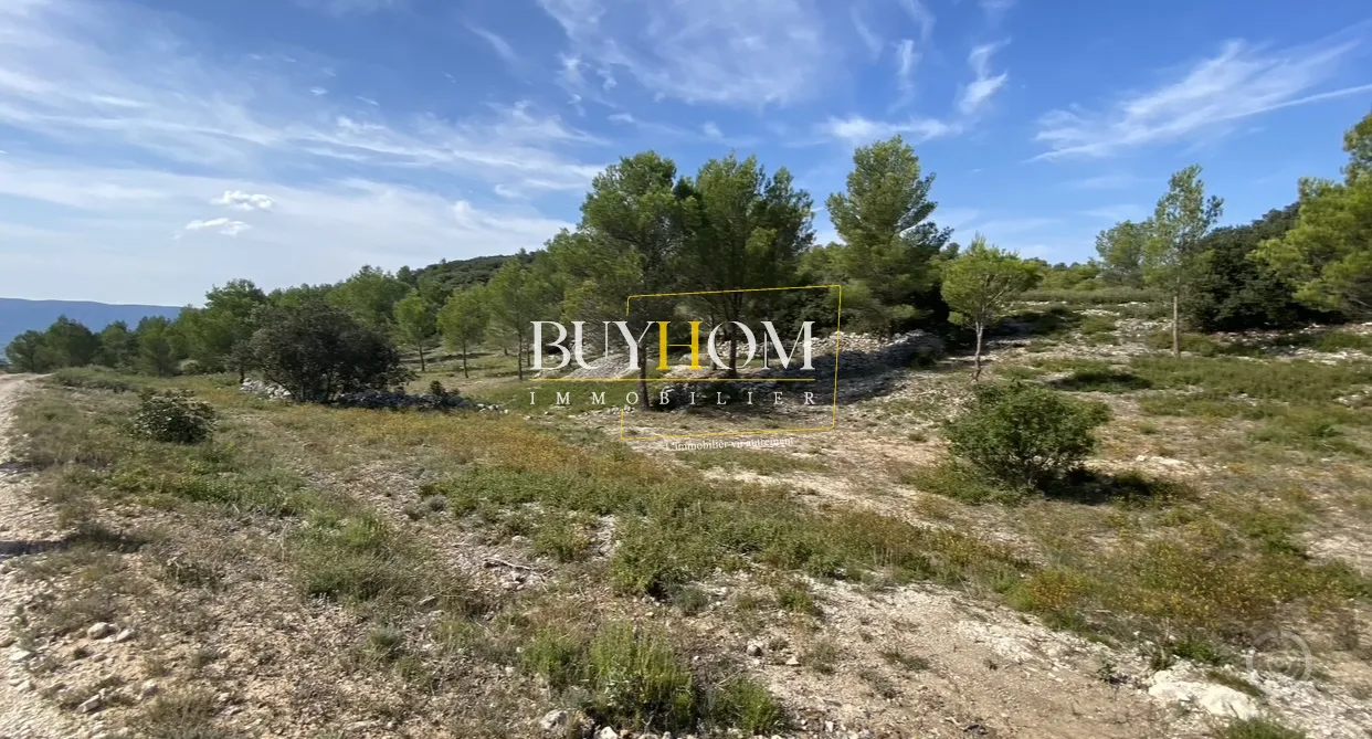 Terrain de Loisirs de 9 570 m² à Lagnes en Zone Naturelle 