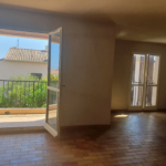 Appartement T3 à rénover avec garage et terrasse à Carqueiranne