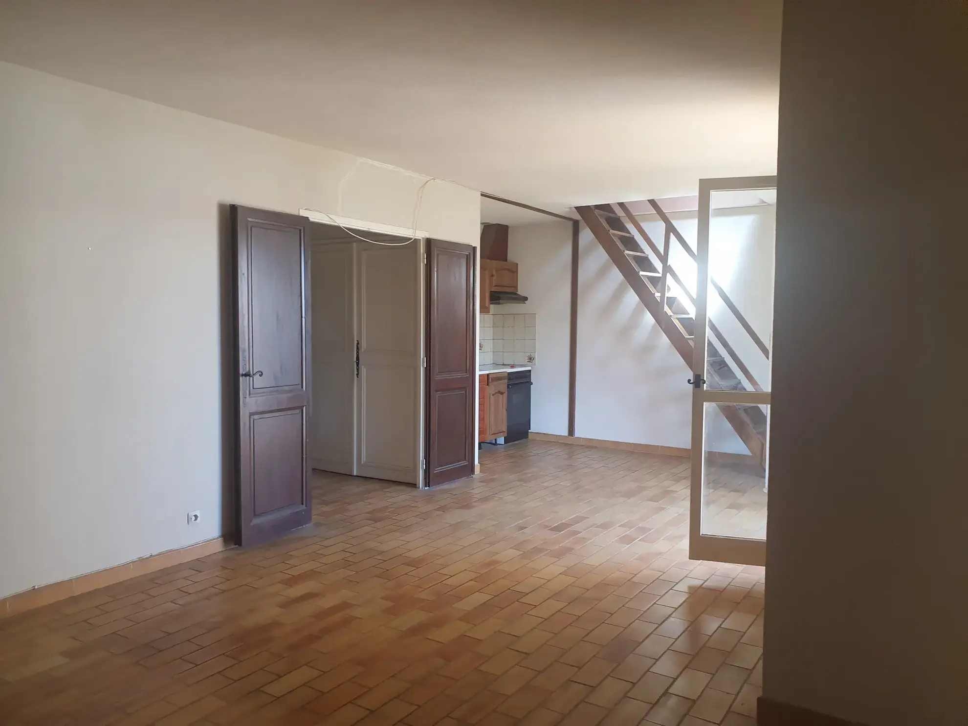 Appartement T3 à rénover avec garage et terrasse à Carqueiranne 