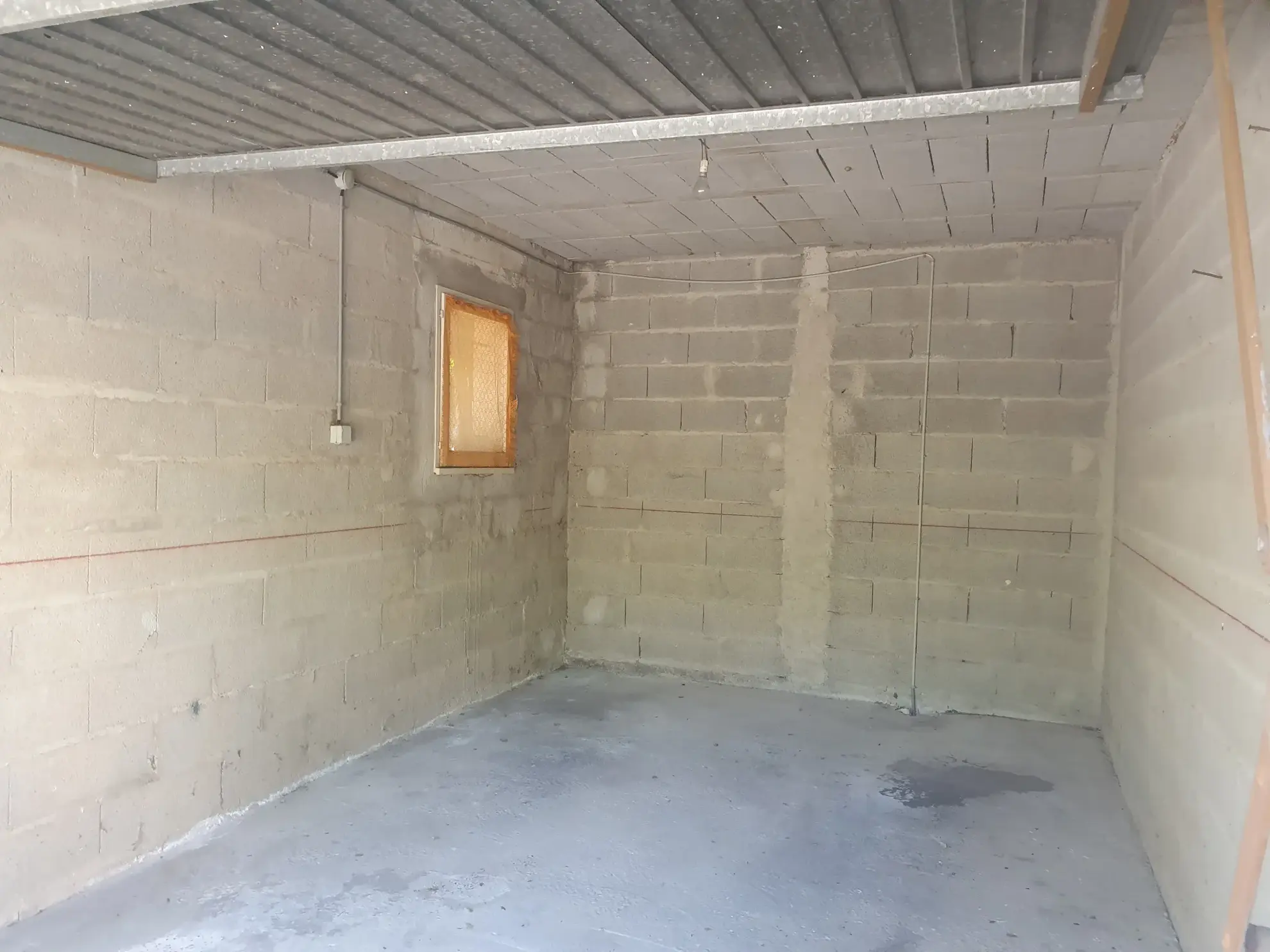 Appartement T3 à rénover avec garage et terrasse à Carqueiranne 