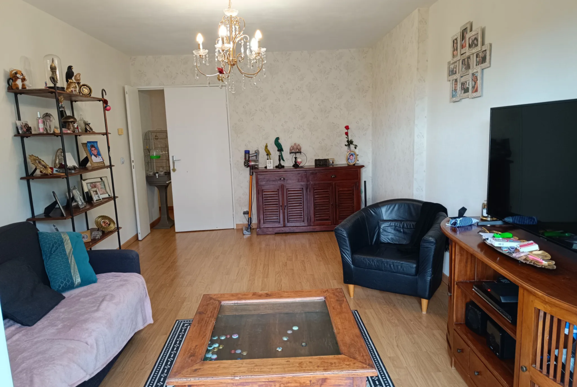 À vendre : F2 de 50.68 m² à Plaisir avec parking 