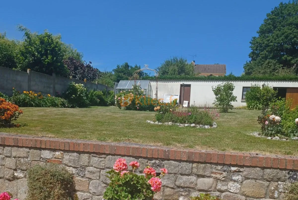 Jolie Maison de Campagne avec Jardin à Brachy 