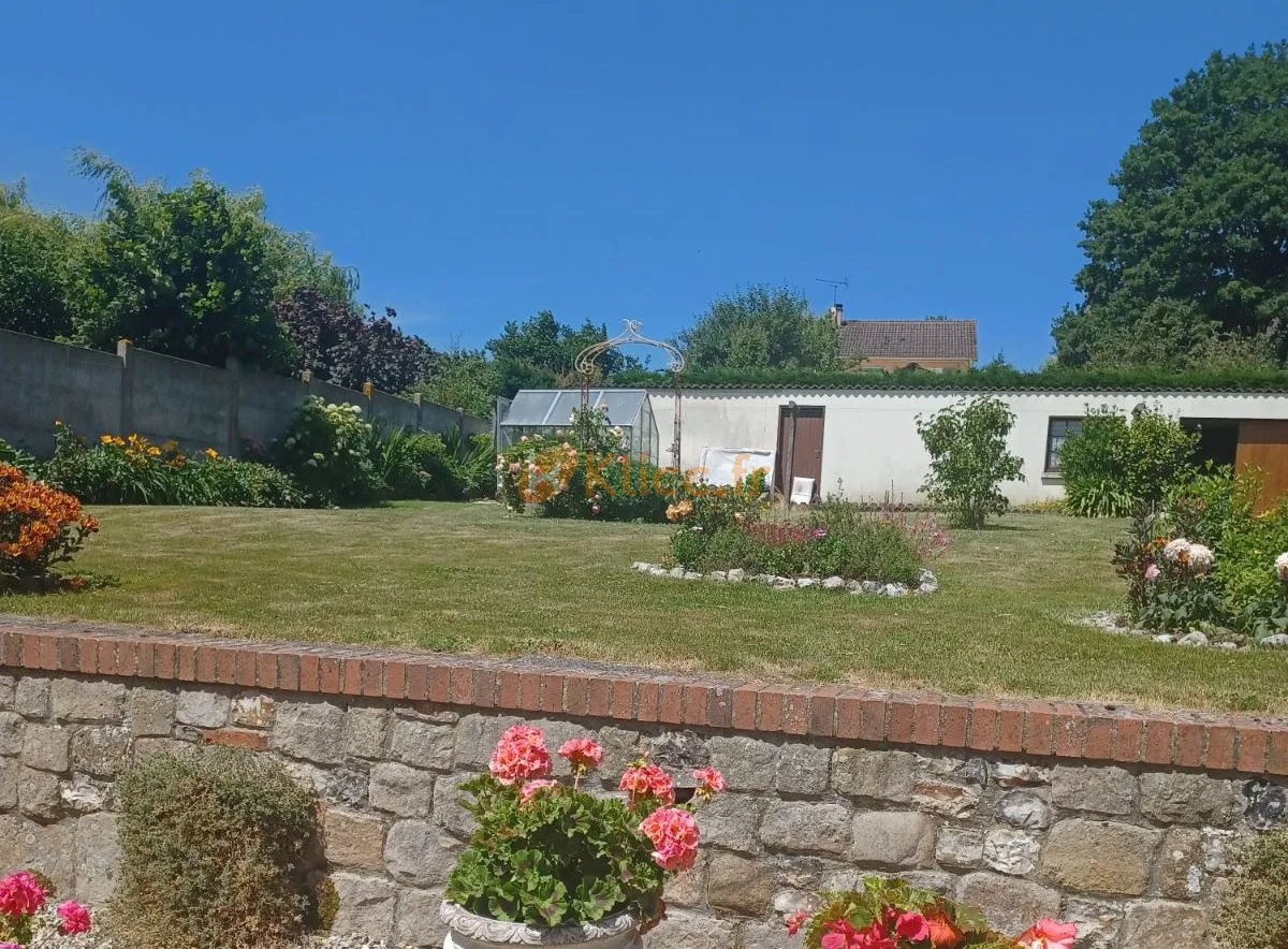 Jolie Maison de Campagne avec Jardin à Brachy 