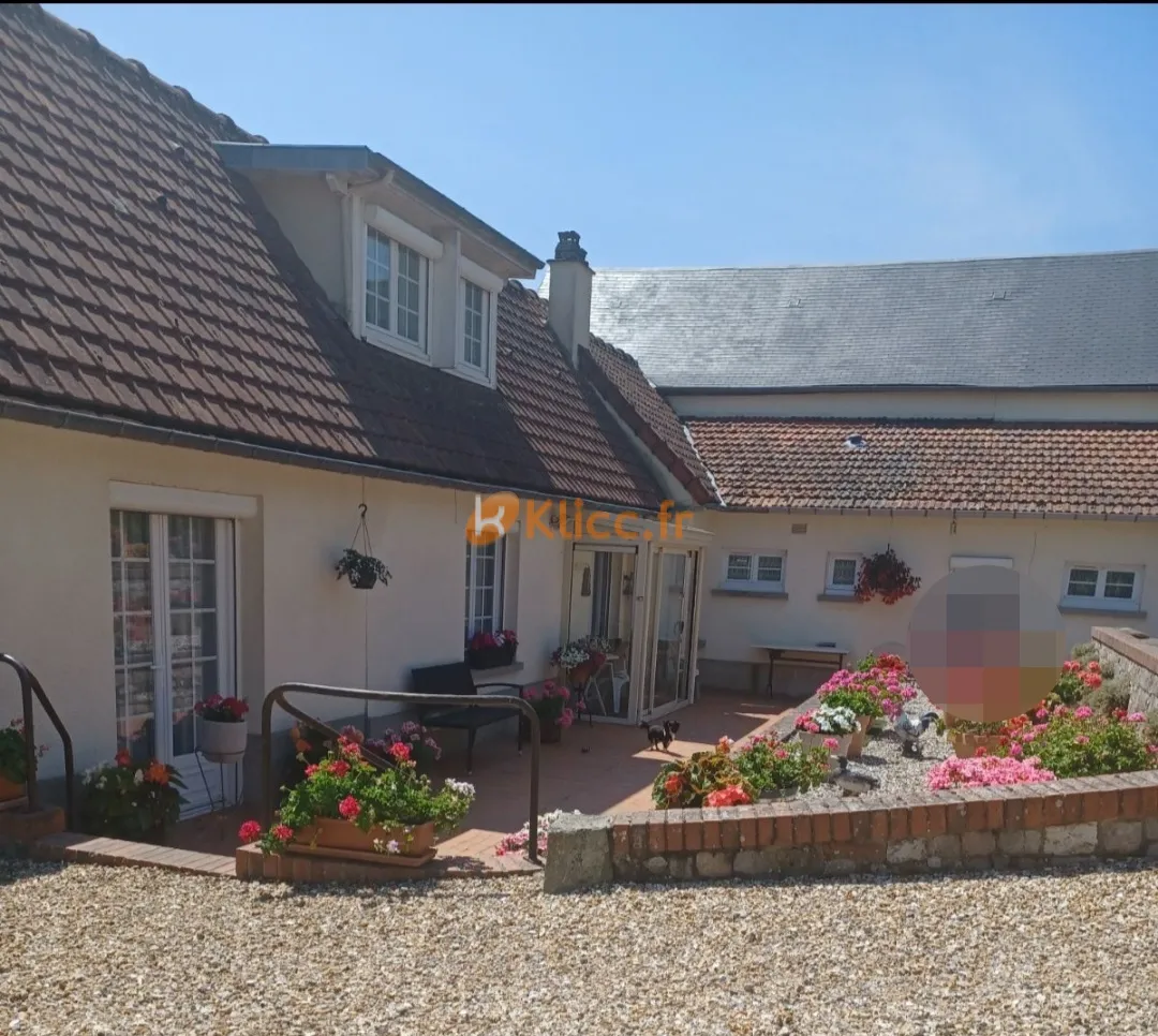 Jolie Maison de Campagne avec Jardin à Brachy 