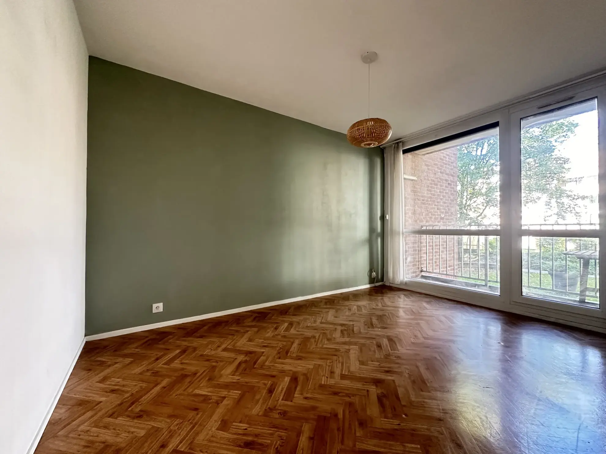 Appartement de type 3 lumineux à Roubaix avec balcon et garage 