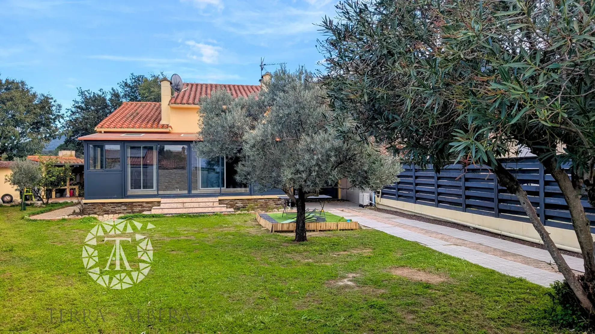 Belle villa avec piscine et appartement indépendant à Sorède 