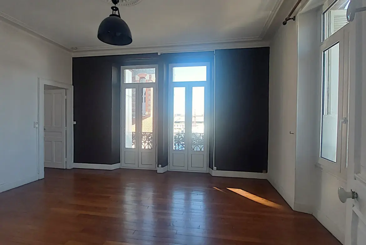 À Tarbes, appartement atypique de 104 m² avec cave 