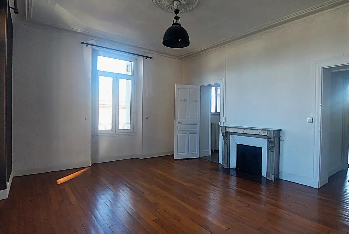 À Tarbes, appartement atypique de 104 m² avec cave 