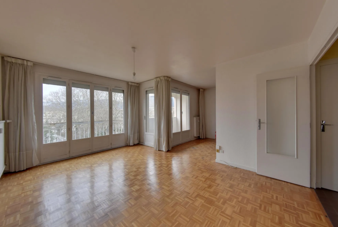 Appartement T5 à vendre à Grenoble avec balcon et cave 