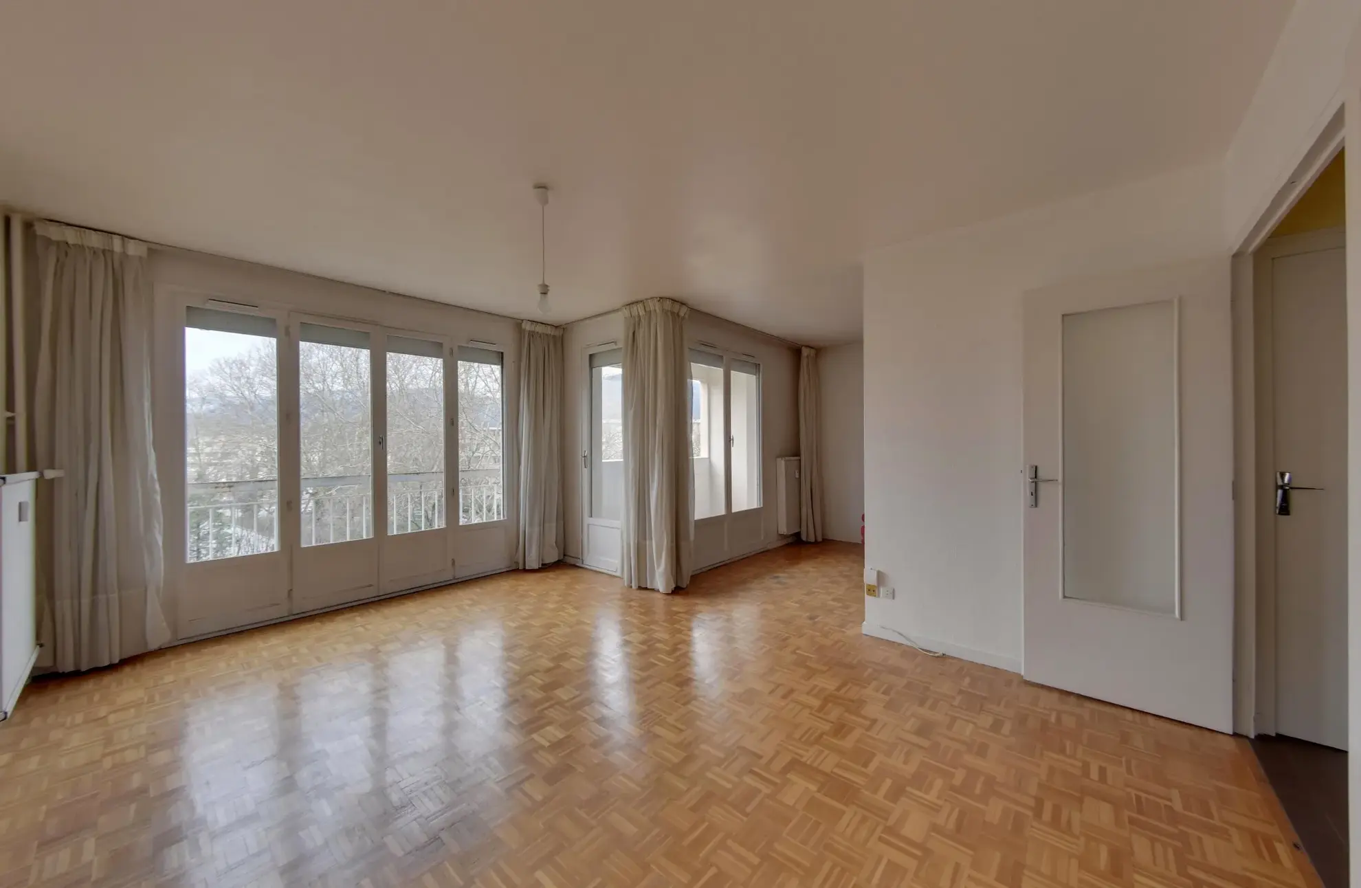 Appartement T5 à vendre à Grenoble avec balcon et cave 