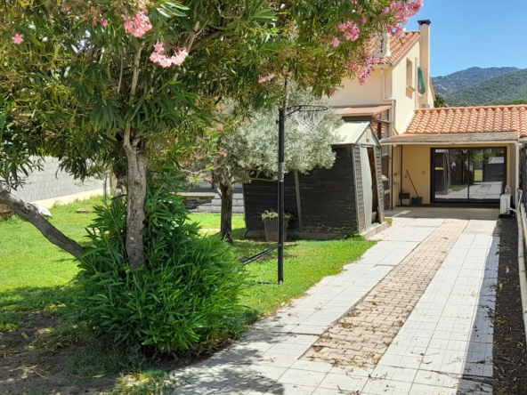 Villa moderne à Sorède avec piscine et appartement indépendant