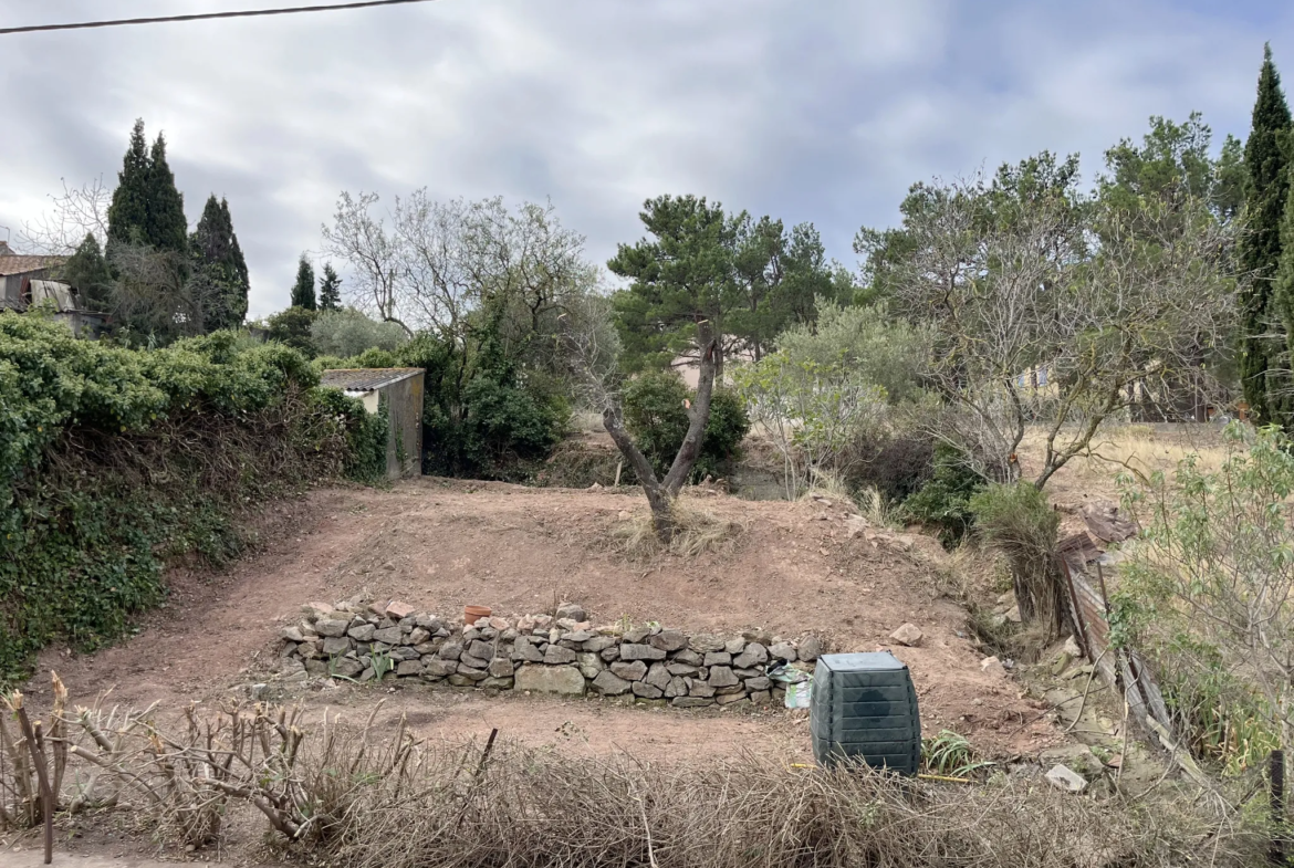 Maison de village rénovée à Moux avec 4 chambres et jardin 