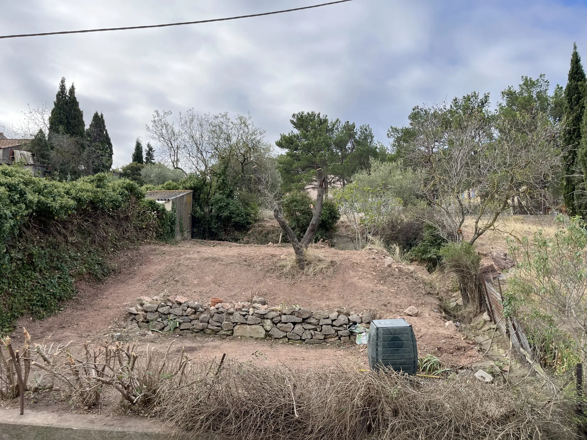 Maison de village rénovée à Moux avec 4 chambres et jardin 