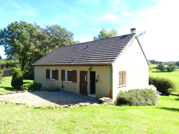 Maison de plain-pied à Aurillac avec sous-sol et grand terrain