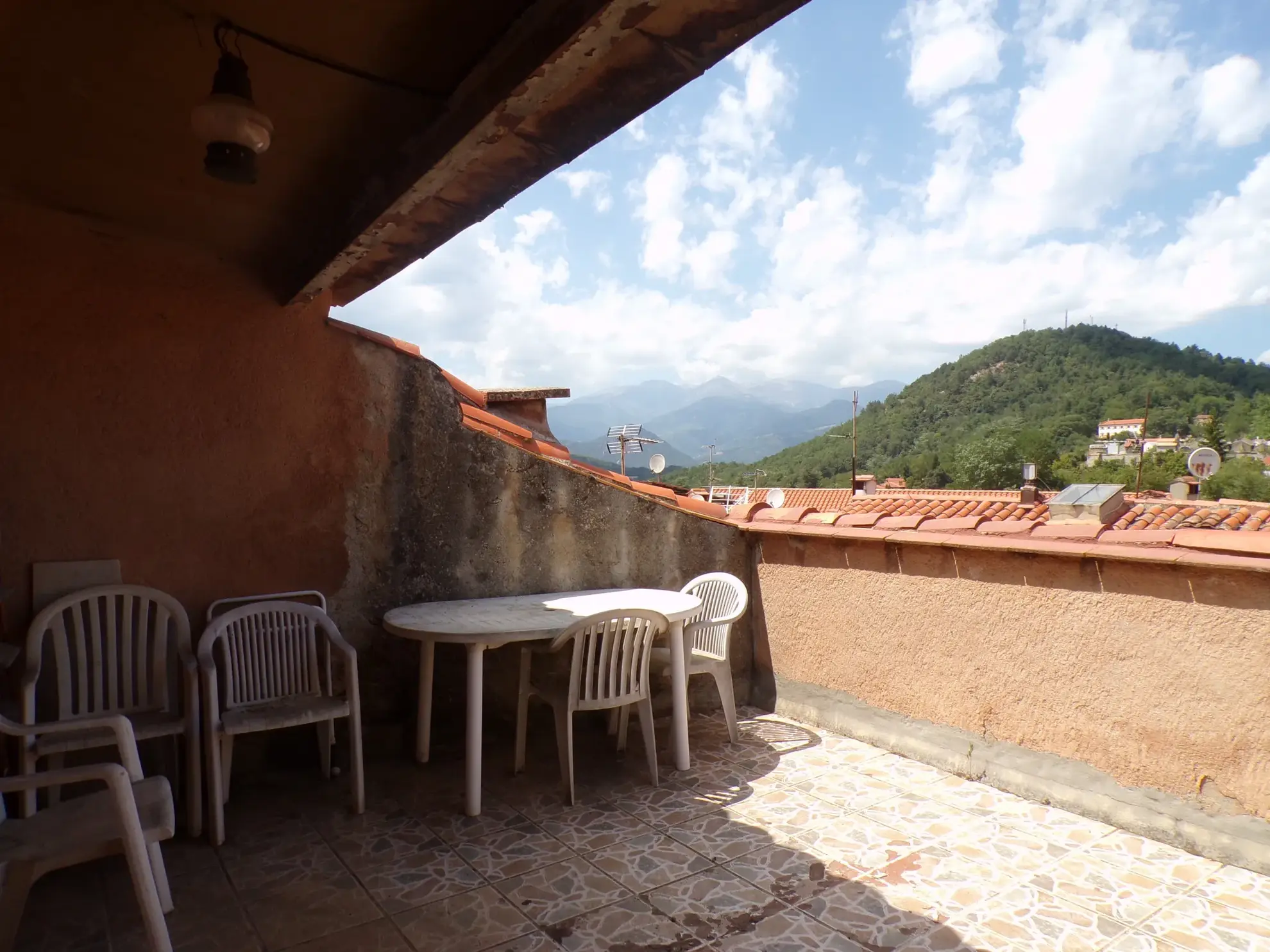 Grande maison de village à Saint Laurent de Cerdans avec vue sur le Canigou 