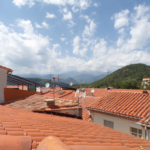 Grande maison de village à Saint Laurent de Cerdans avec vue sur le Canigou