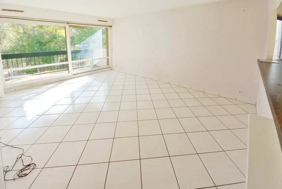 Appartement T3 en bon état à Créteil, secteur Halage 