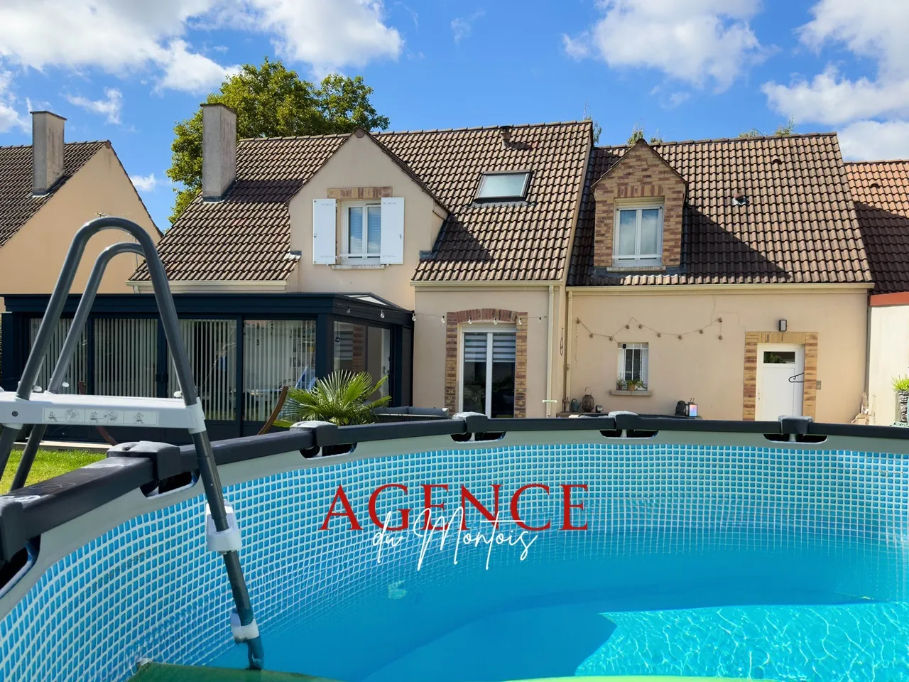 Belle maison à vendre à Bray sur Seine avec piscine et jardin 