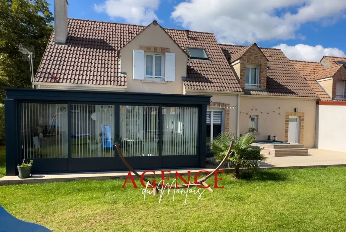 Belle maison à vendre à Bray sur Seine avec piscine et jardin 