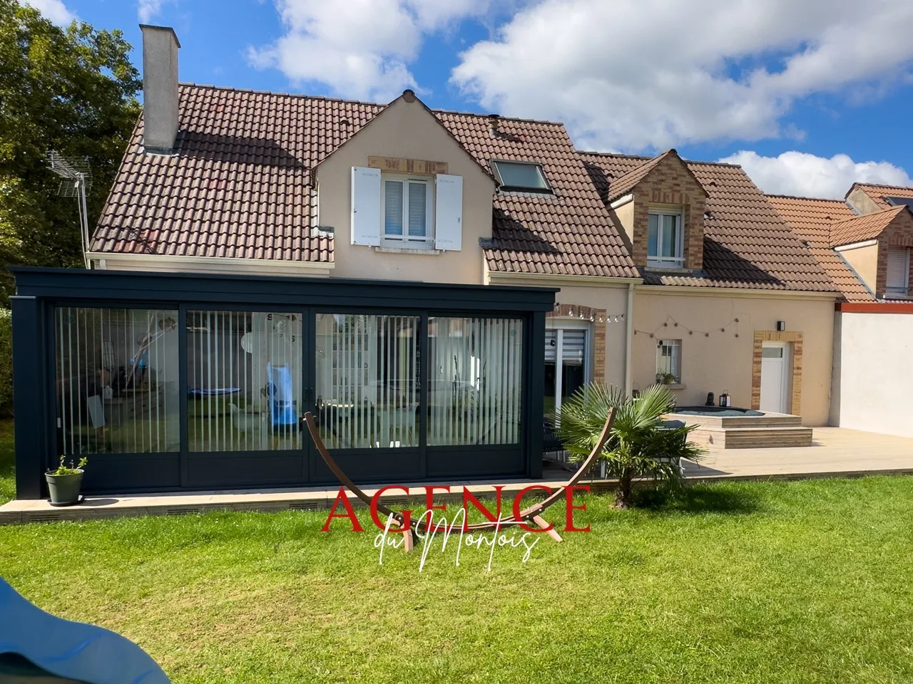 Belle maison à vendre à Bray sur Seine avec piscine et jardin 