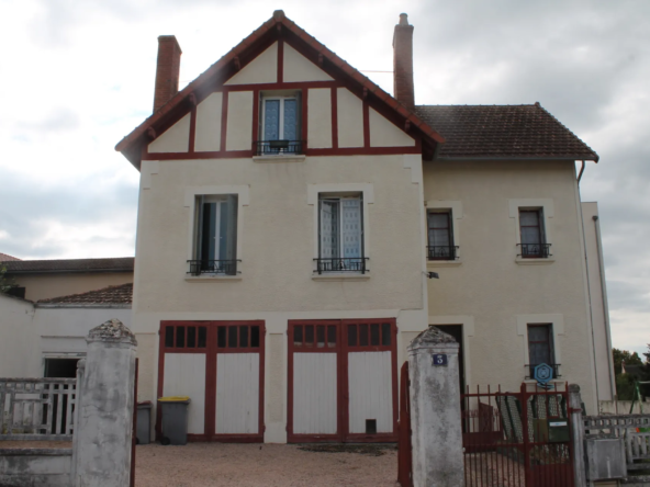 Néris-les-Bains - Grande Maison Spacieuse avec 5 Chambres à Vendre