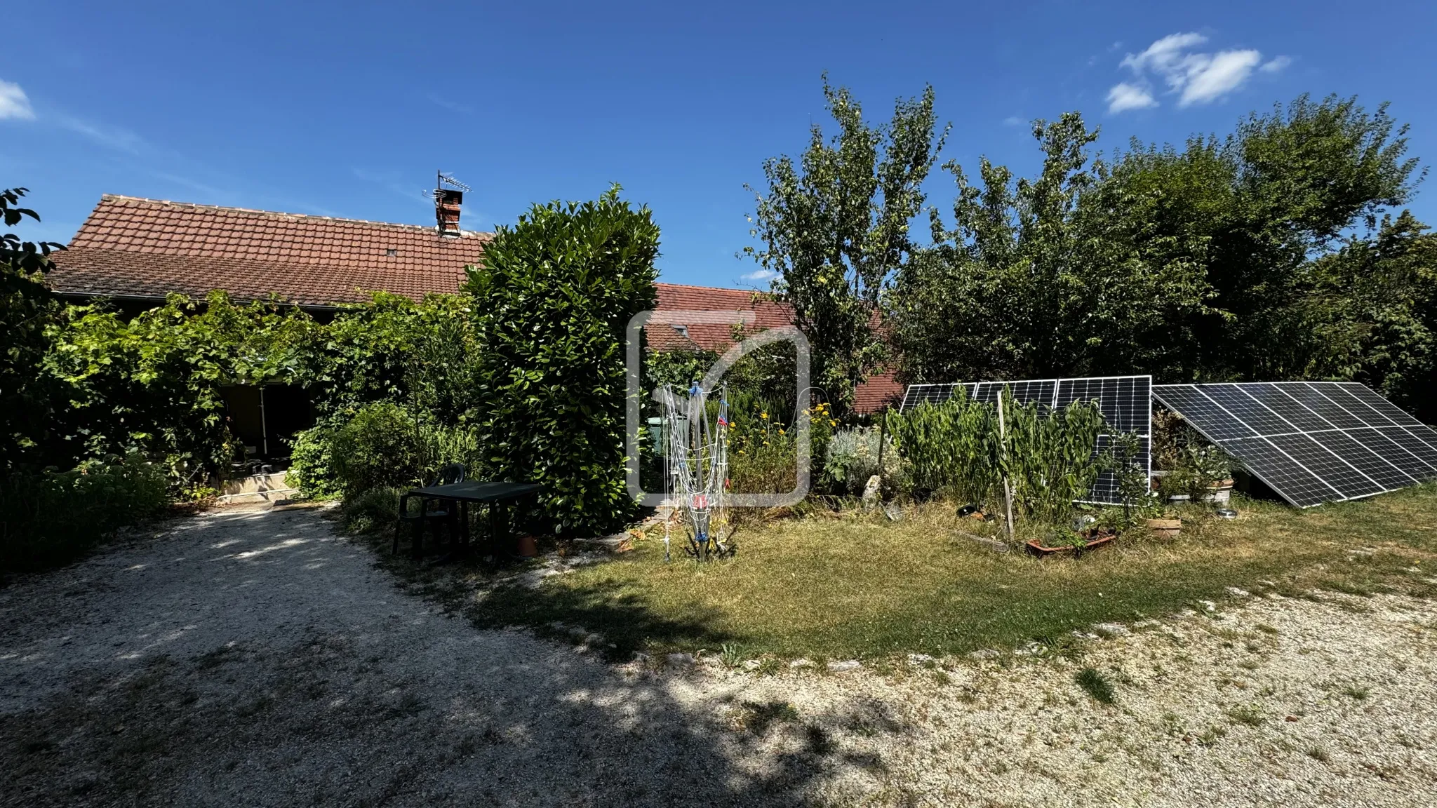 Maison de Bourg en Pierre avec Dépendances à St-Cernin 