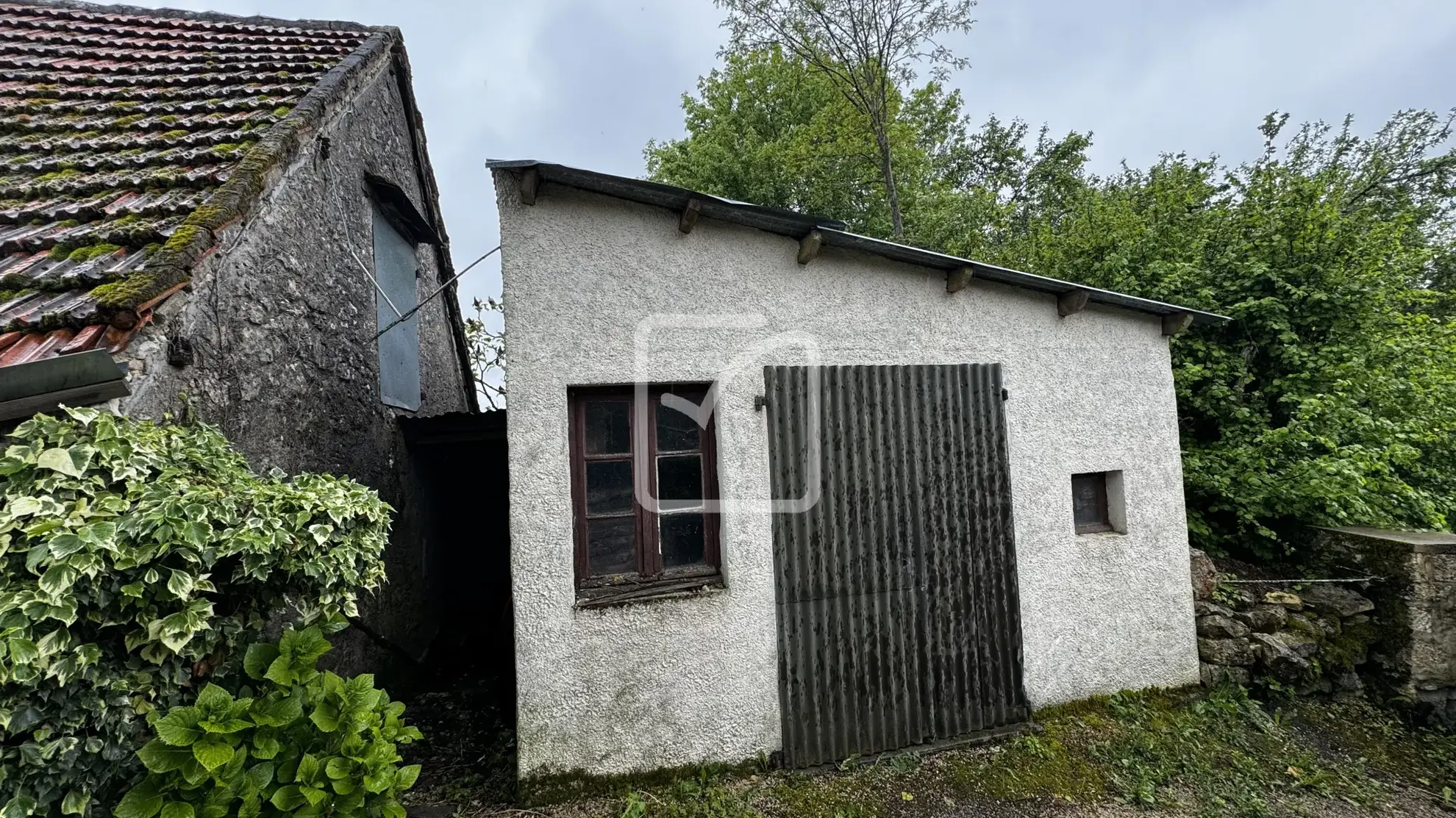 Maison de Bourg en Pierre avec Dépendances à St-Cernin 