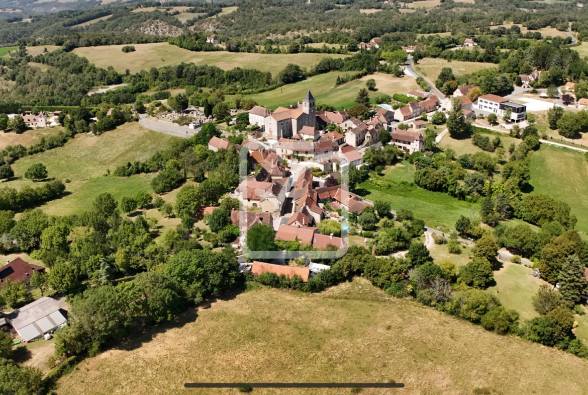 Maison de Bourg en Pierre avec Dépendances à St-Cernin 