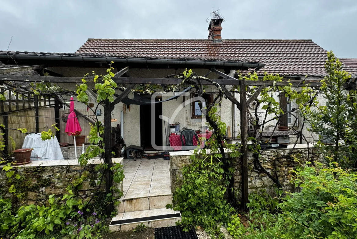 Maison de Bourg en Pierre avec Dépendances à St-Cernin 