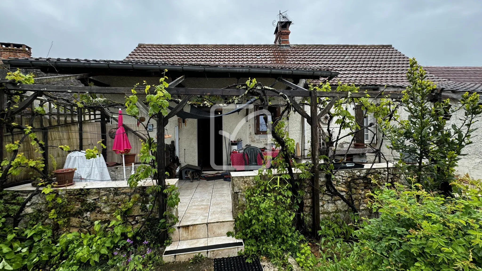 Maison de Bourg en Pierre avec Dépendances à St-Cernin 