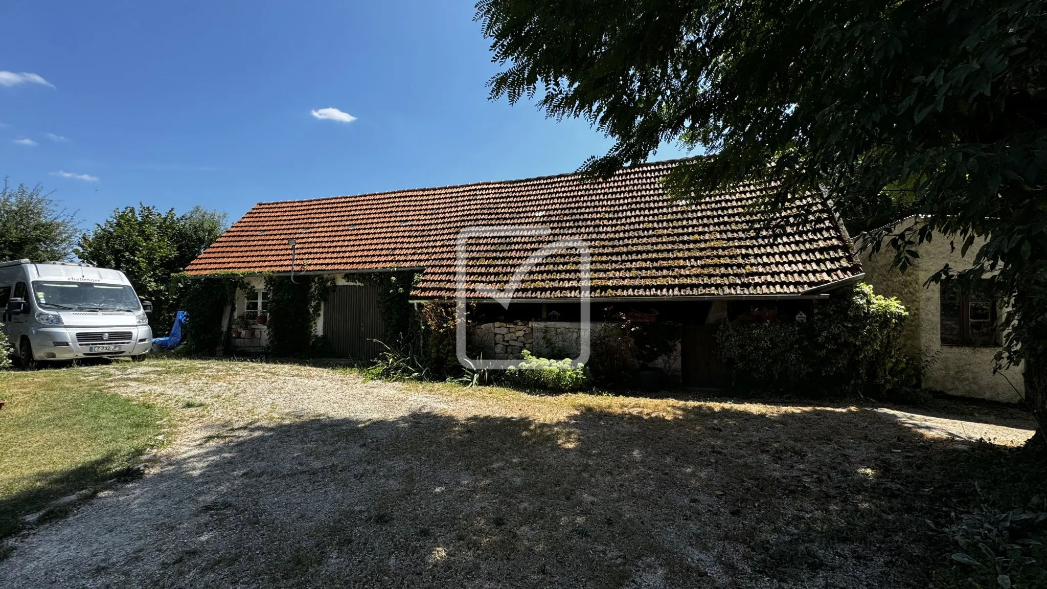 Maison de Bourg en Pierre avec Dépendances à St-Cernin 