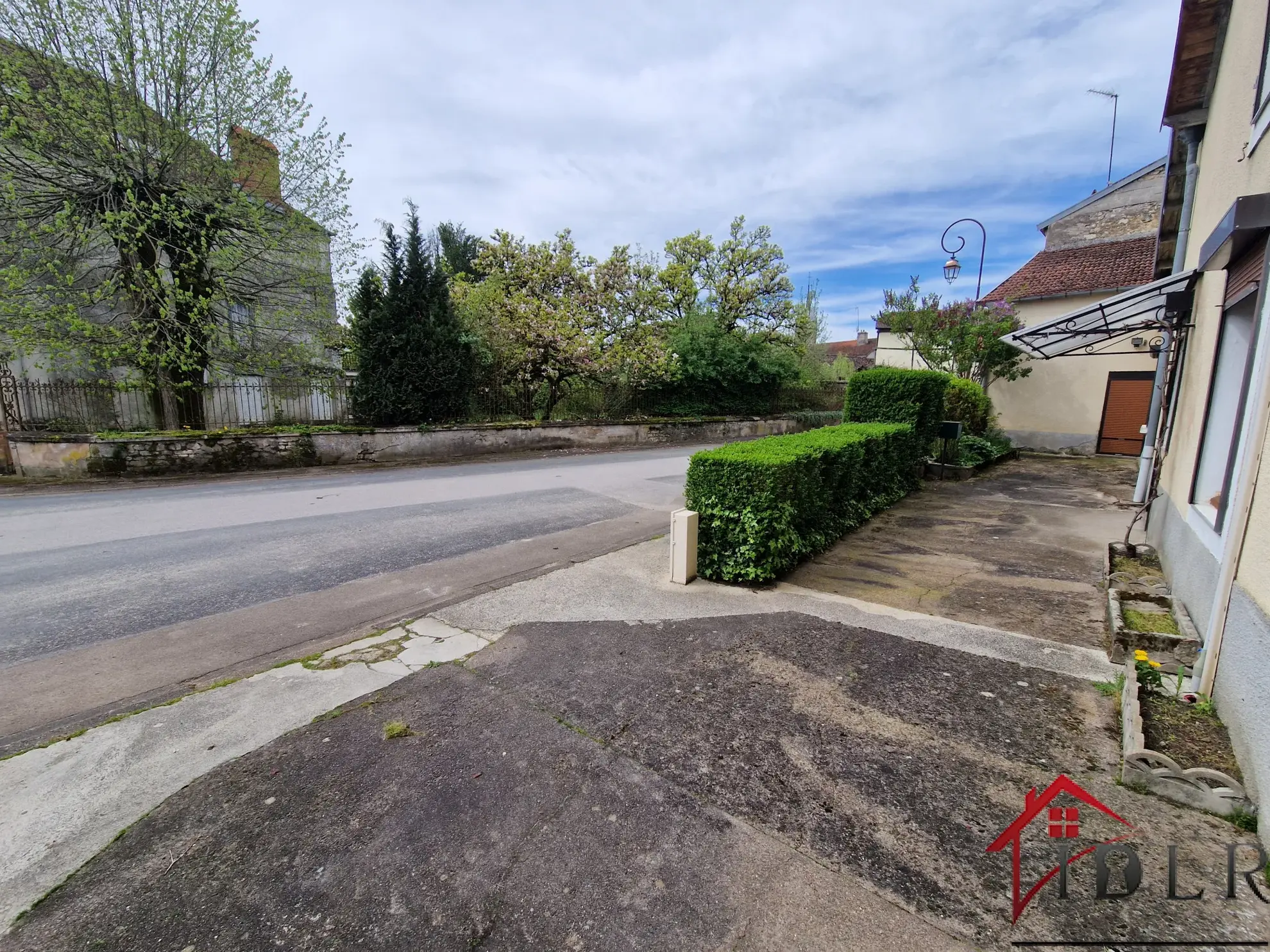 Maison à rafraîchir à Melay, 85 m² avec garage et terrassse 