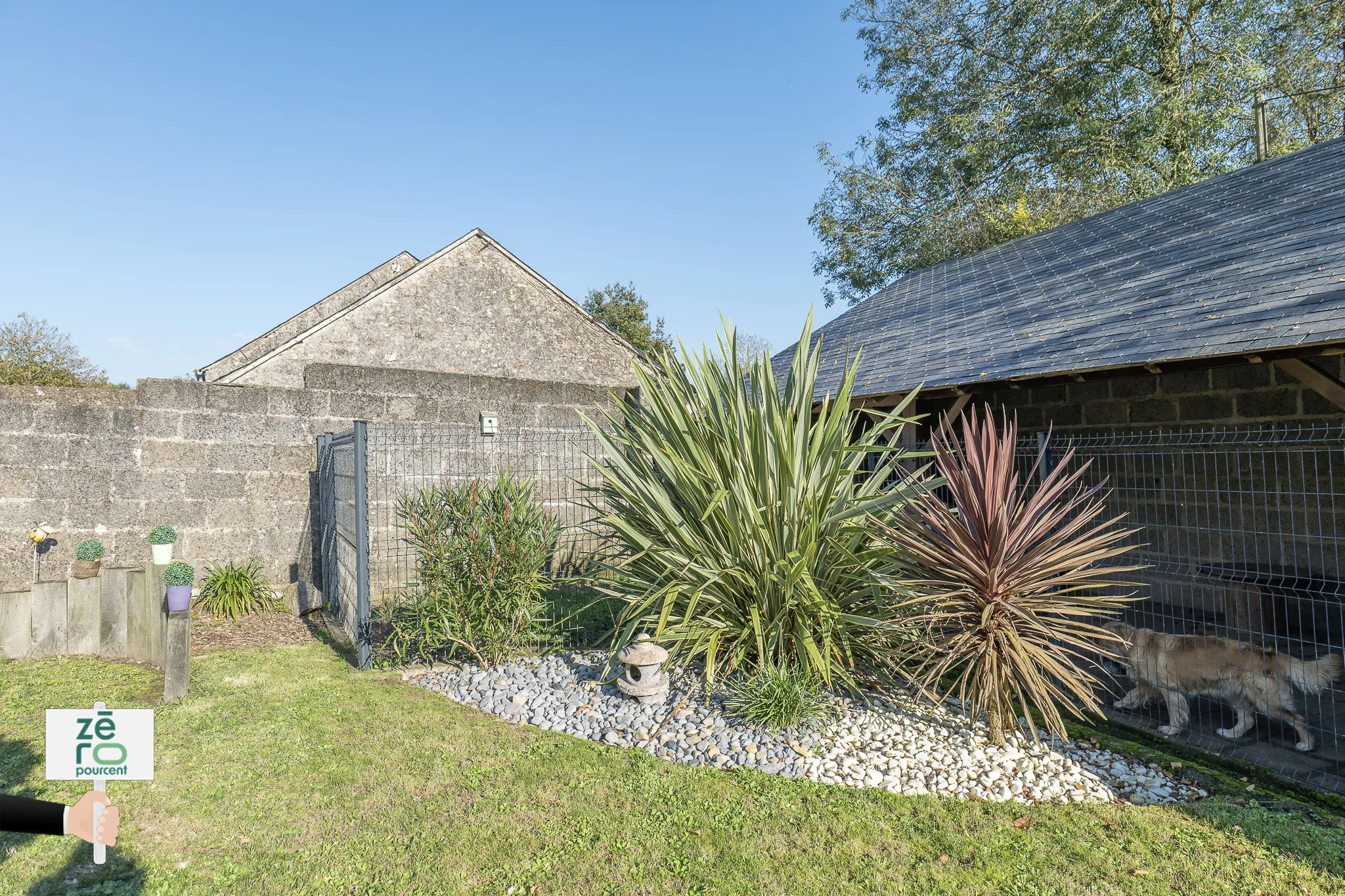 Maison de village à vendre à St Etienne du Bois - 2 chambres, jardin 