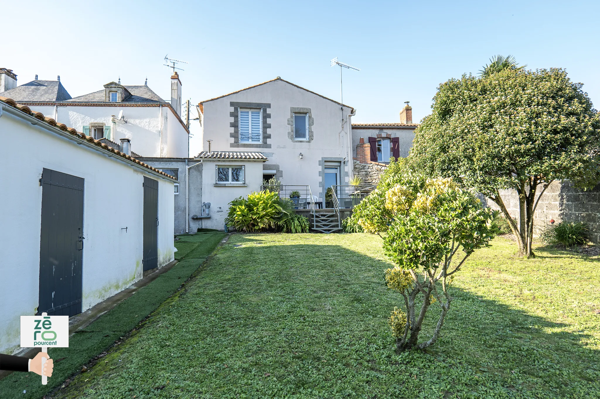 Maison de village à vendre à St Etienne du Bois - 2 chambres, jardin 