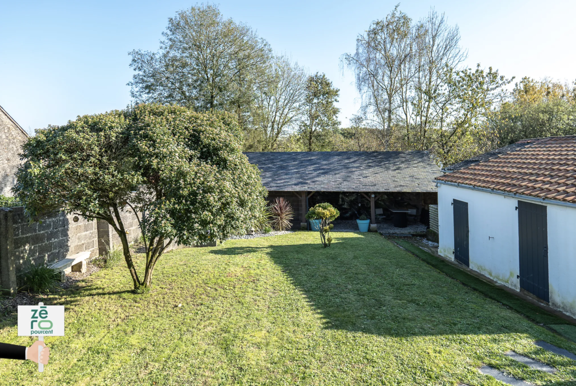 Maison de village à vendre à St Etienne du Bois - 2 chambres, jardin 