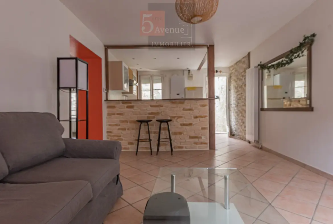 À vendre : Appartement 45 m² avec cour et parking à Vineuil St Firmin 