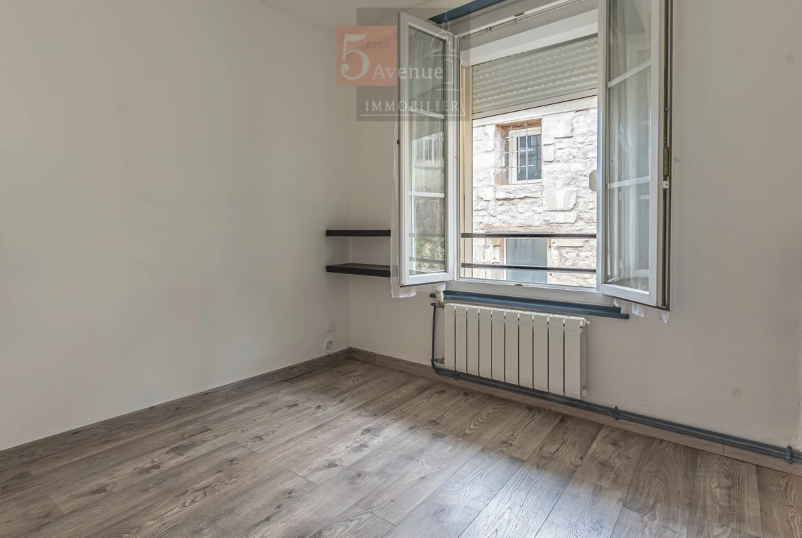 À vendre : Appartement 45 m² avec cour et parking à Vineuil St Firmin 