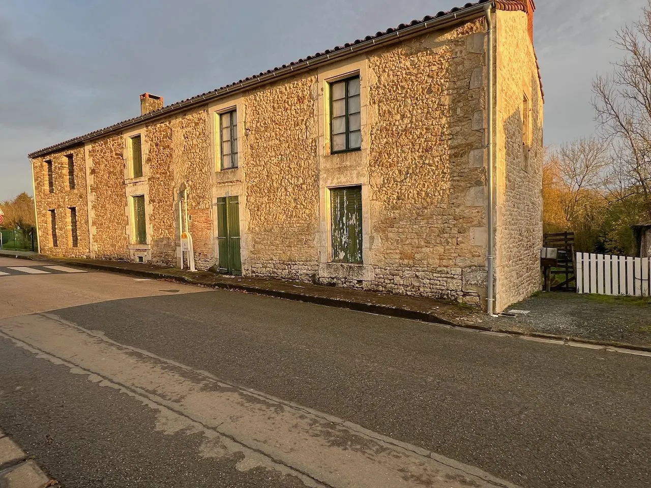 Charmante maison en pierres à rénover à Saint-Martin-Lars 