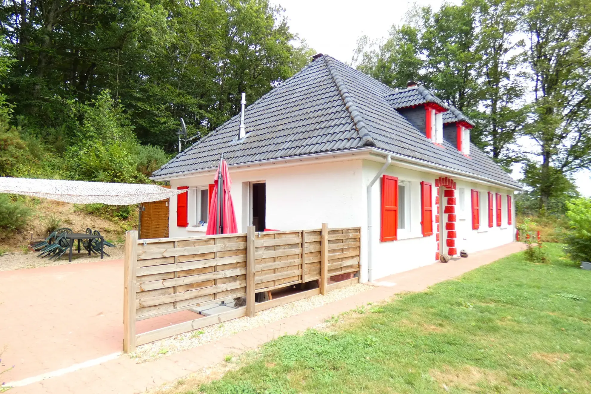 Maison rénovée à St Illide avec 4 chambres et terrasse 