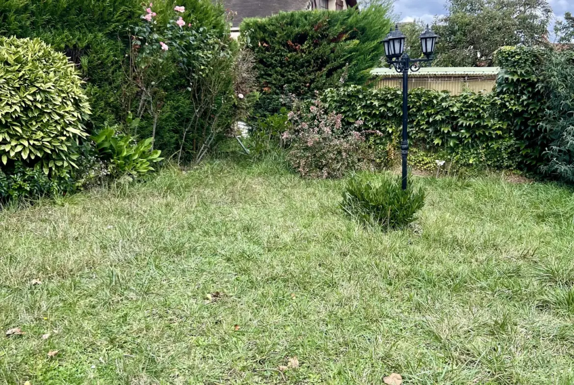 Maison familiale avec jardin à Mantes-la-Ville, proche Paris 