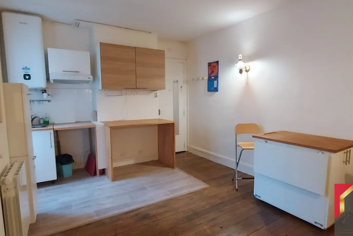 T2 lumineux à vendre à Paris 12ème, 28m² au dernier étage 