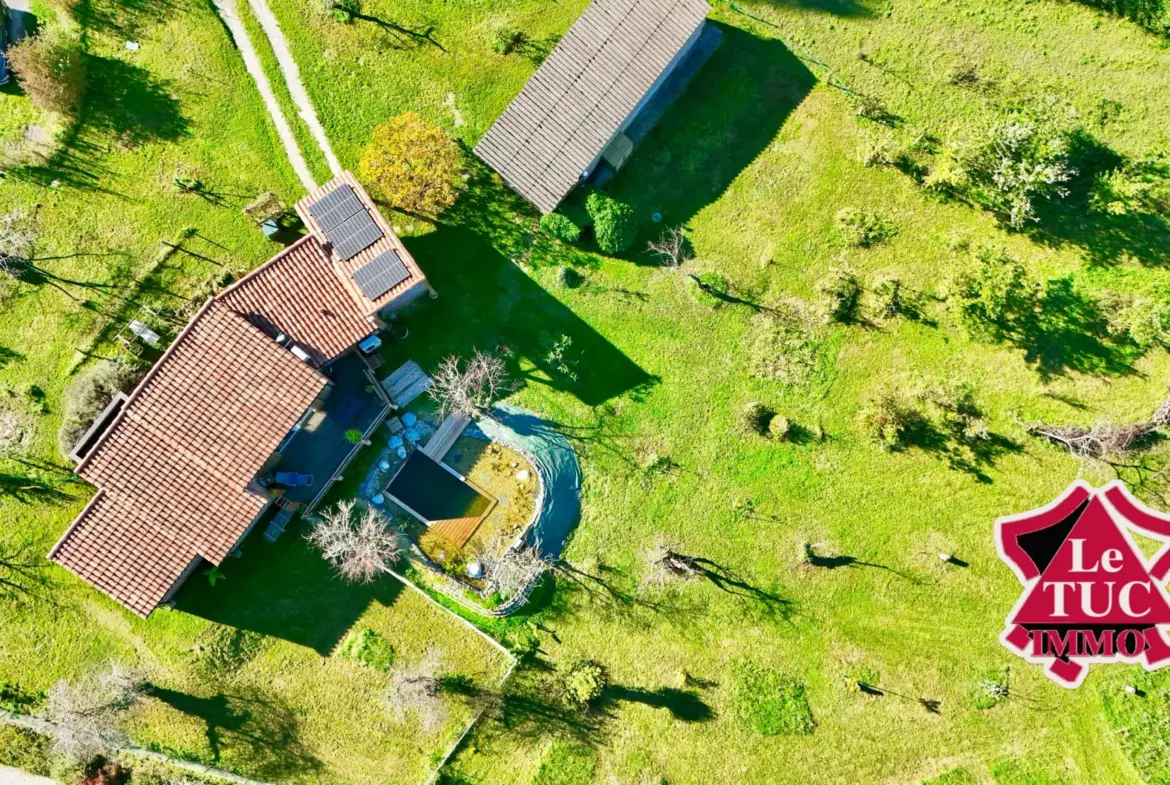 Maison écologique 2 chambres avec piscine et terrain de 3,5 ha à Villeneuve-sur-Lot 