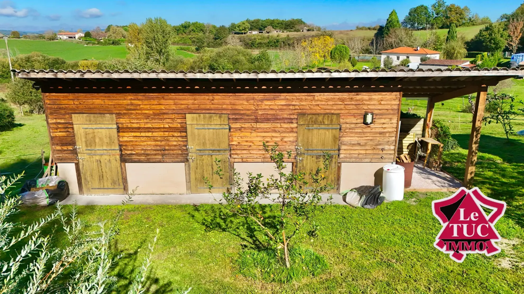 Maison écologique 2 chambres avec piscine et terrain de 3,5 ha à Villeneuve-sur-Lot 