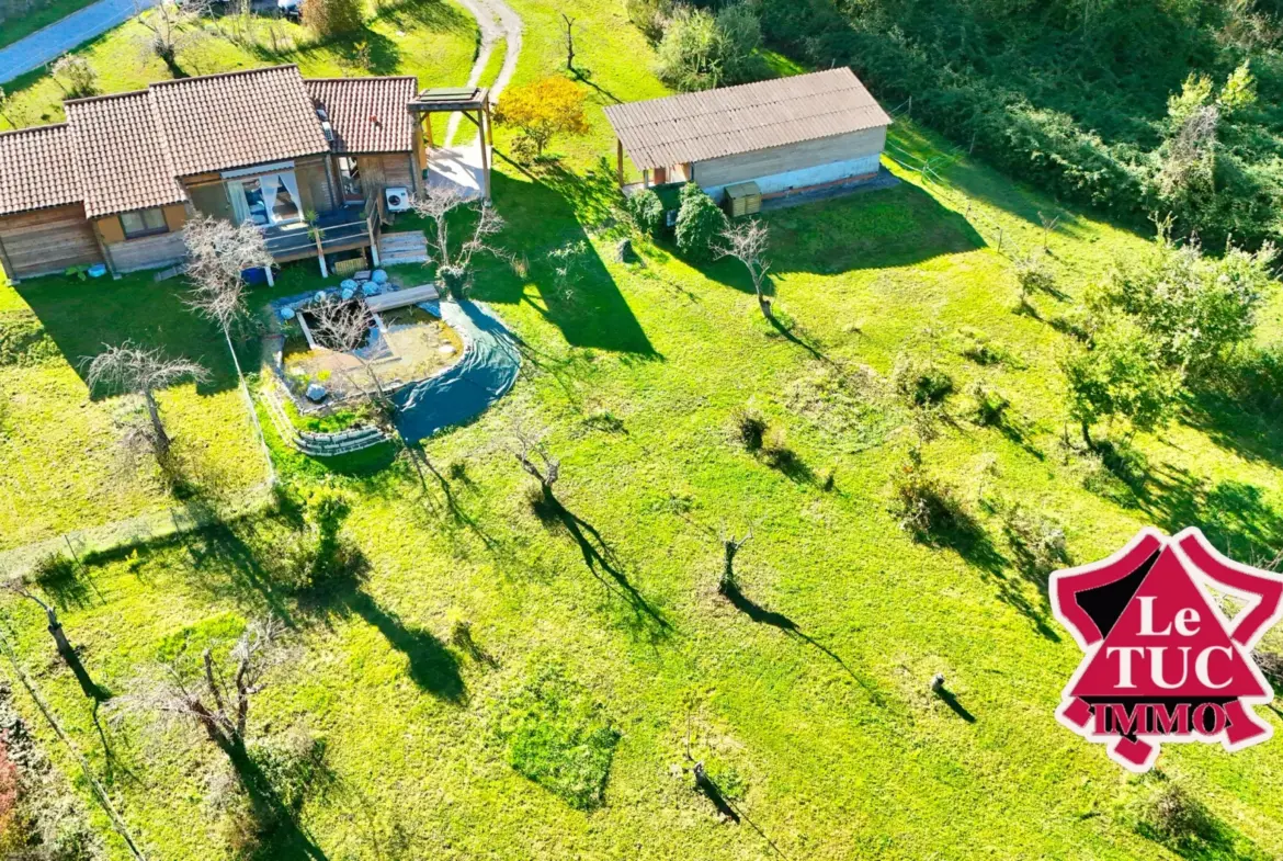 Maison écologique 2 chambres avec piscine et terrain de 3,5 ha à Villeneuve-sur-Lot 